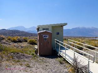 john-muir-trail-toilet18-day20  Mono Lk w.jpg (382302 bytes)